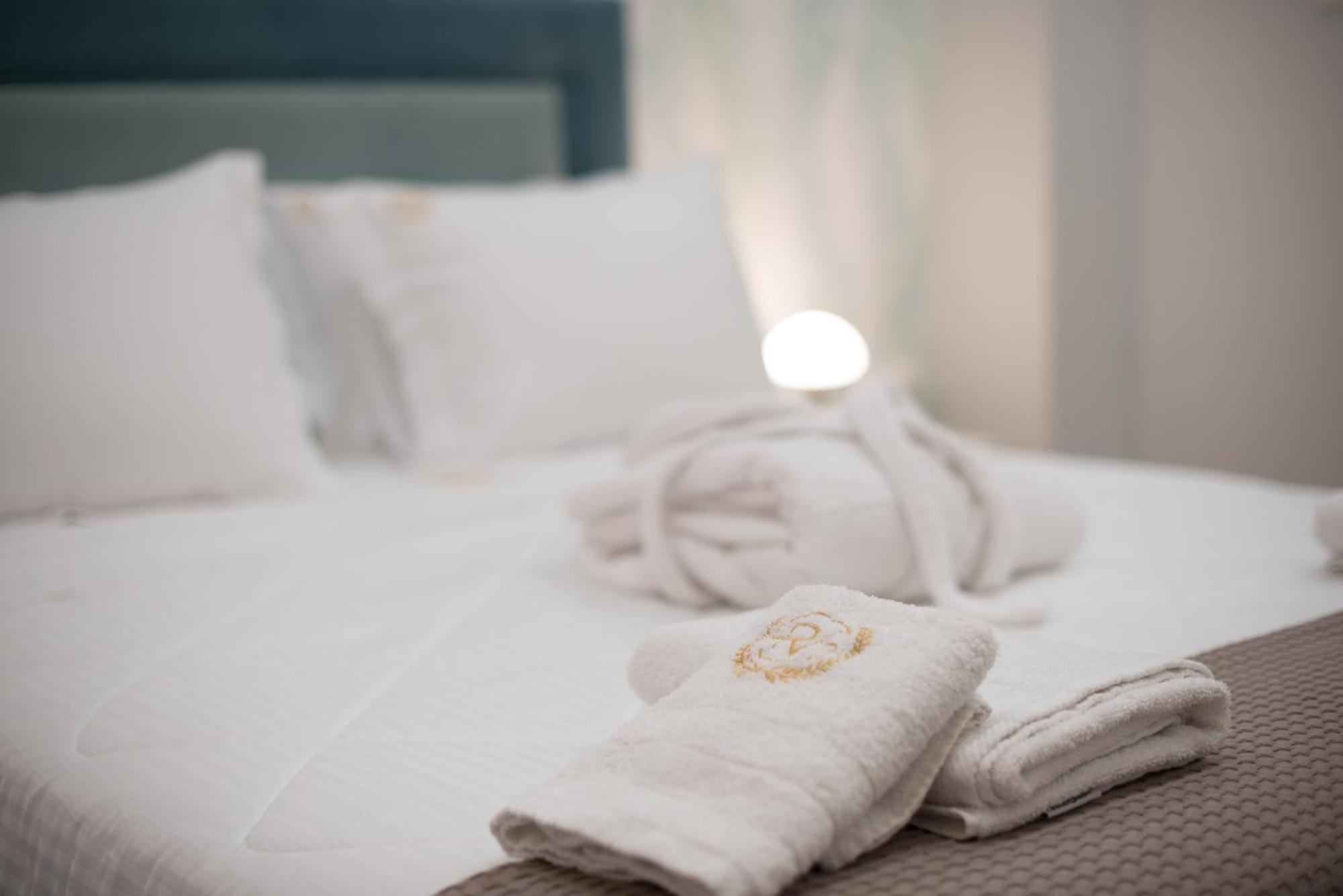 Rob Venture Suites At The Central Of Athens City Room photo
