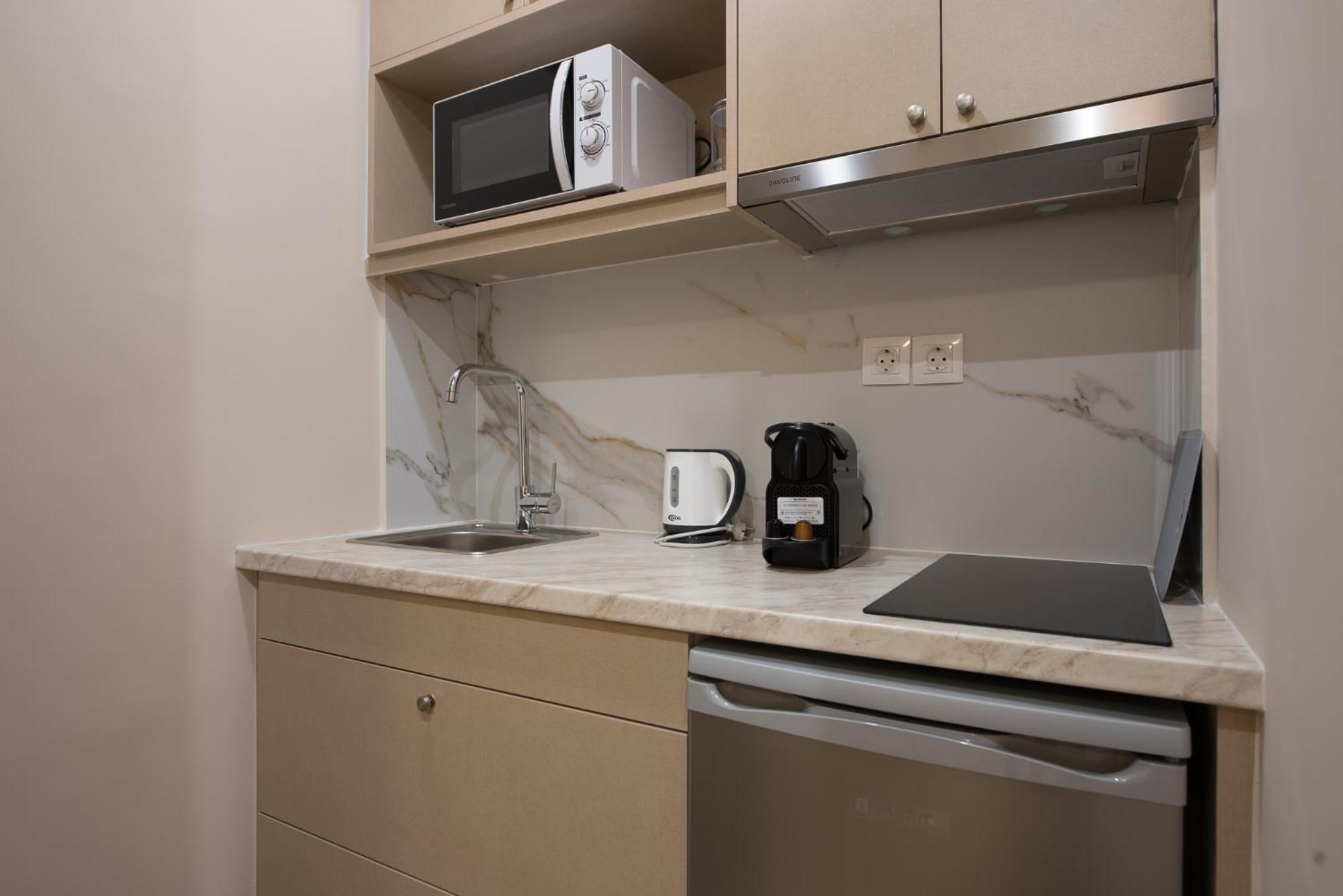 Rob Venture Suites At The Central Of Athens City Room photo