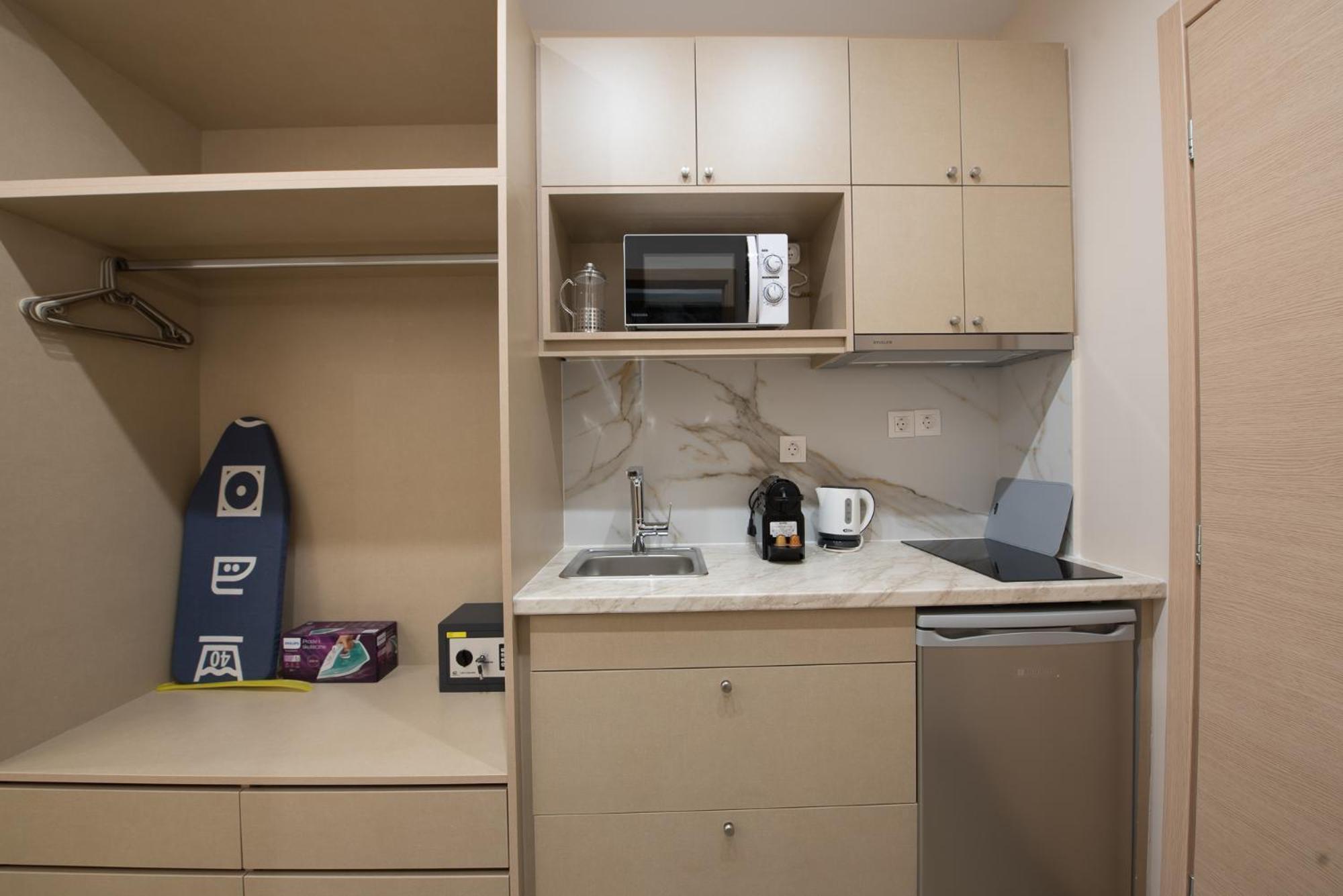 Rob Venture Suites At The Central Of Athens City Room photo