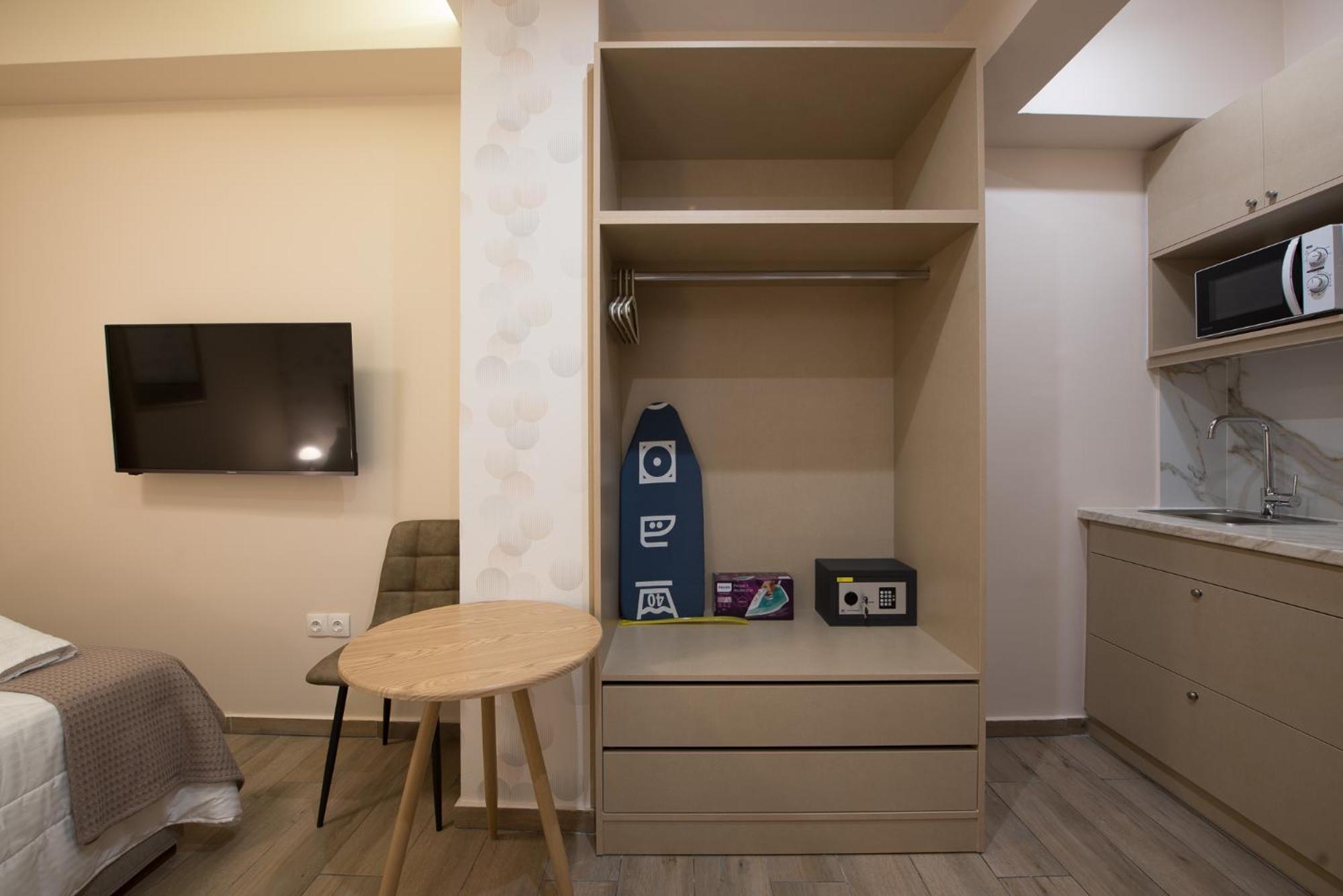 Rob Venture Suites At The Central Of Athens City Room photo