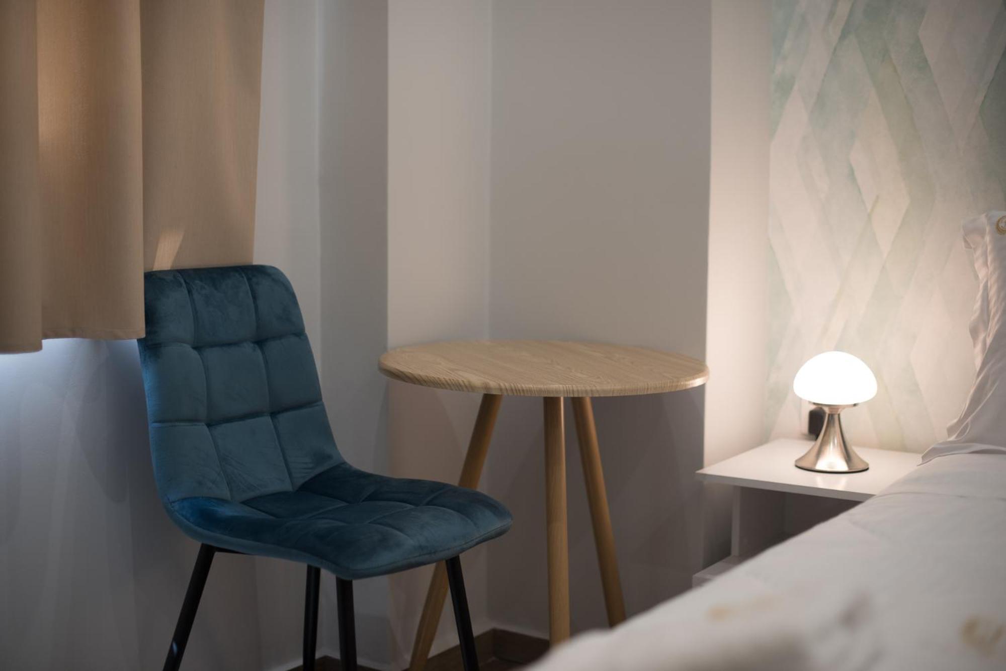 Rob Venture Suites At The Central Of Athens City Room photo